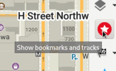 बुकमार्क पहात आहे